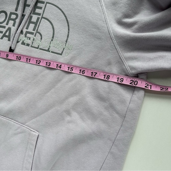The North Face Lavender Logo Hoodie Sweatshirt Size M 📏 P2P 20” - Picture 11 of 13
